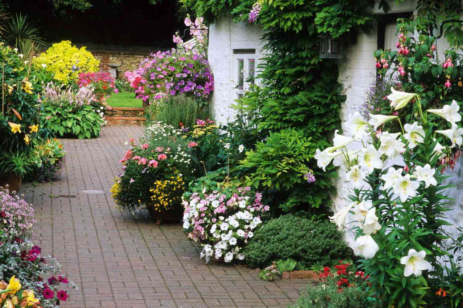 Der zauberhafte Charme von Blumengärten: Lass Deine grüne Oase erblühen