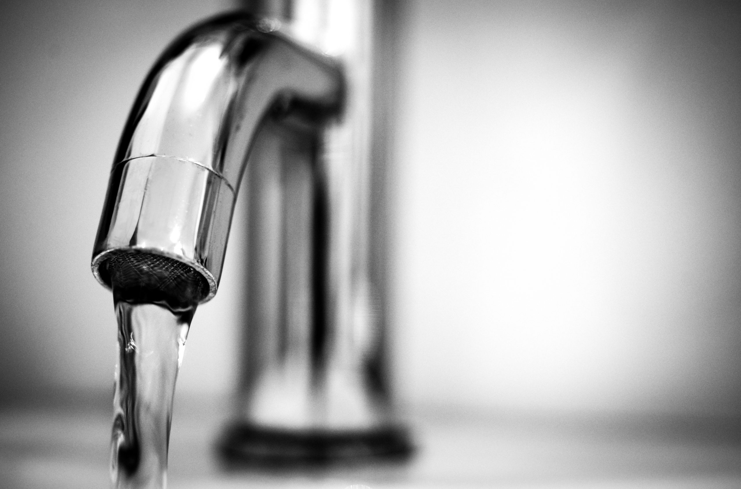 Wasserqualität Zuhause: Gefahren & Tipps