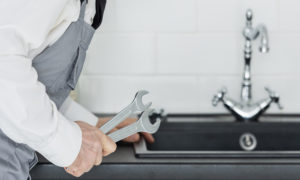 Hausmittel oder Handwerker? So bleibt Ihr Abfluss frei