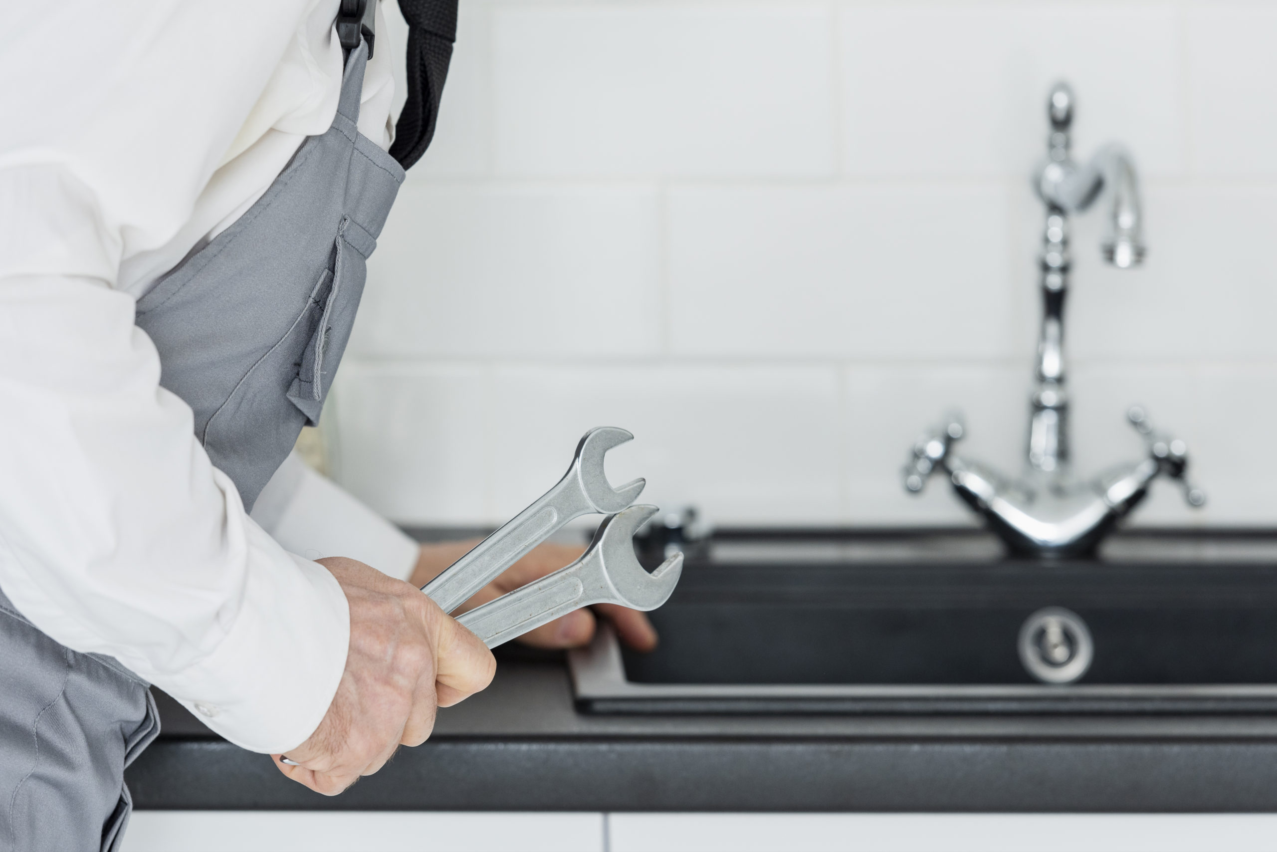 Hausmittel oder Handwerker? So bleibt Ihr Abfluss frei