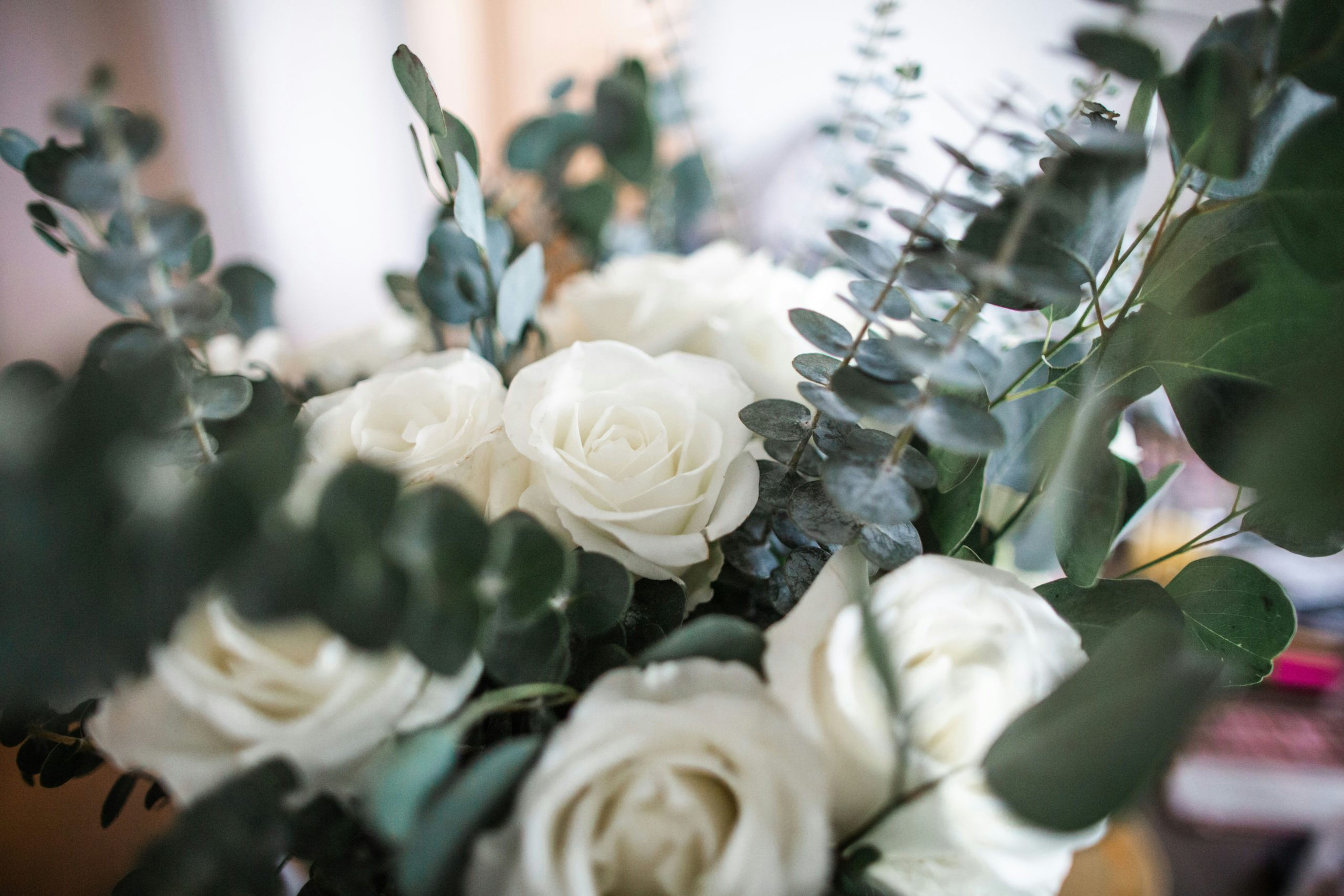 deko ideen mit weißen rosen