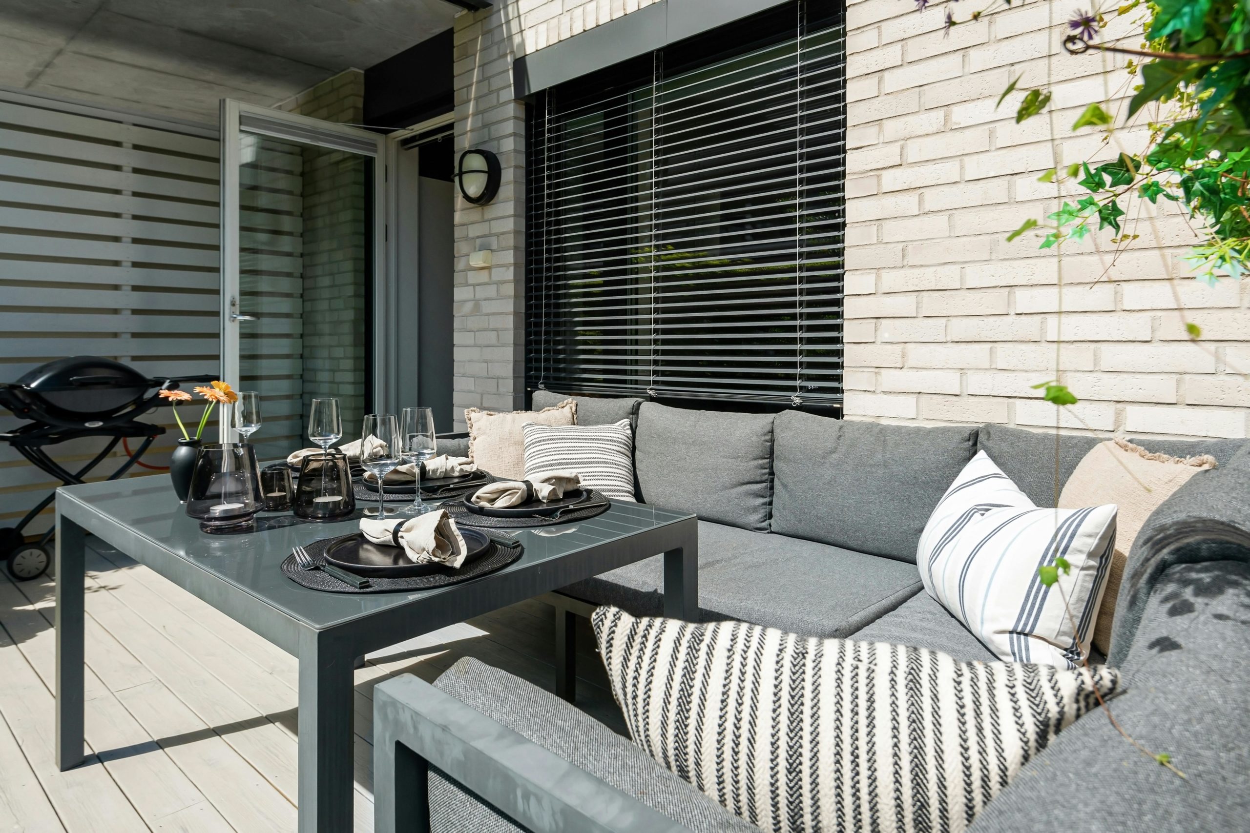 Aus der Terrasse ein Outdoor-Wohnzimmer zaubern