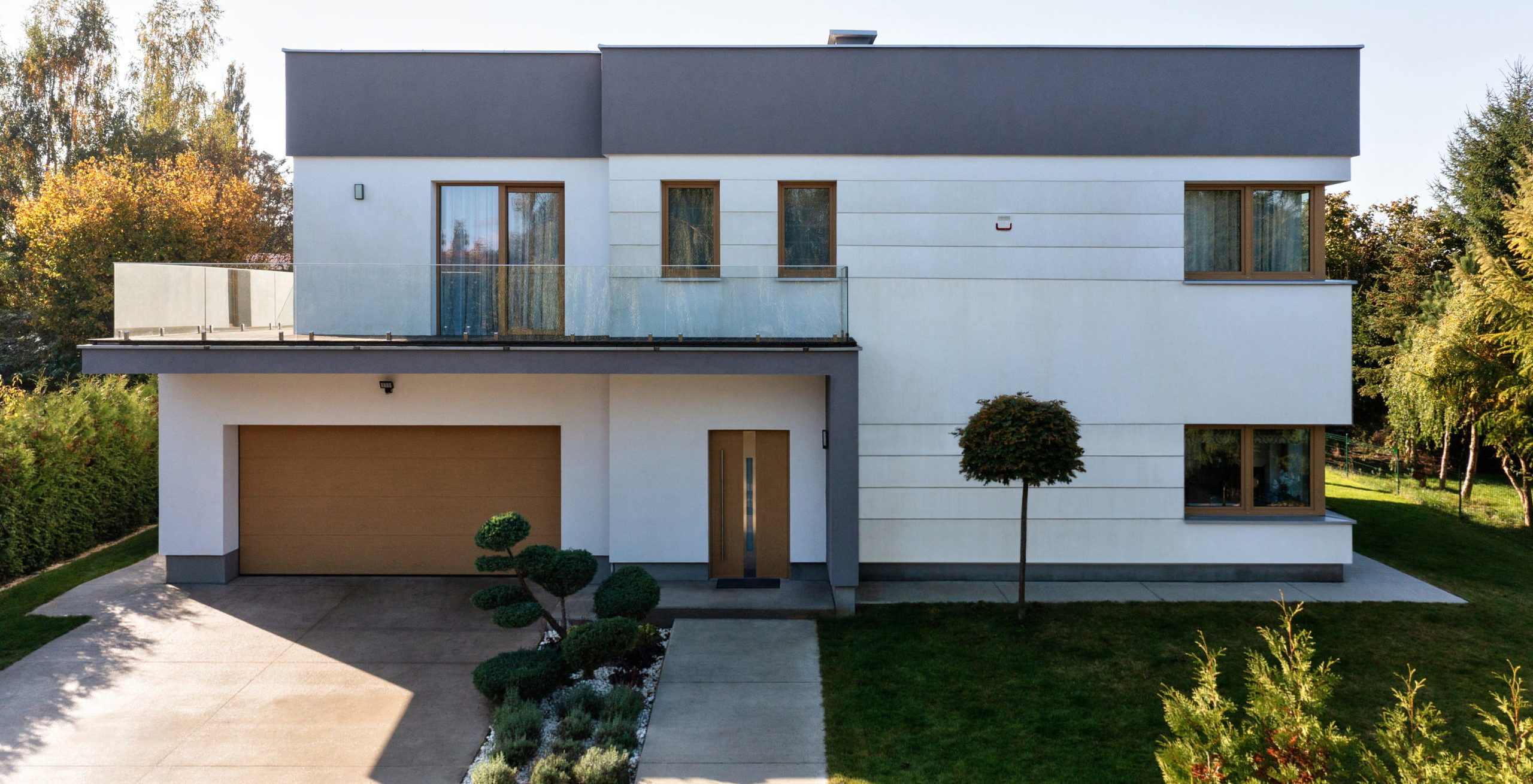 Übergänge zwischen Haus, Garage und Außenraum