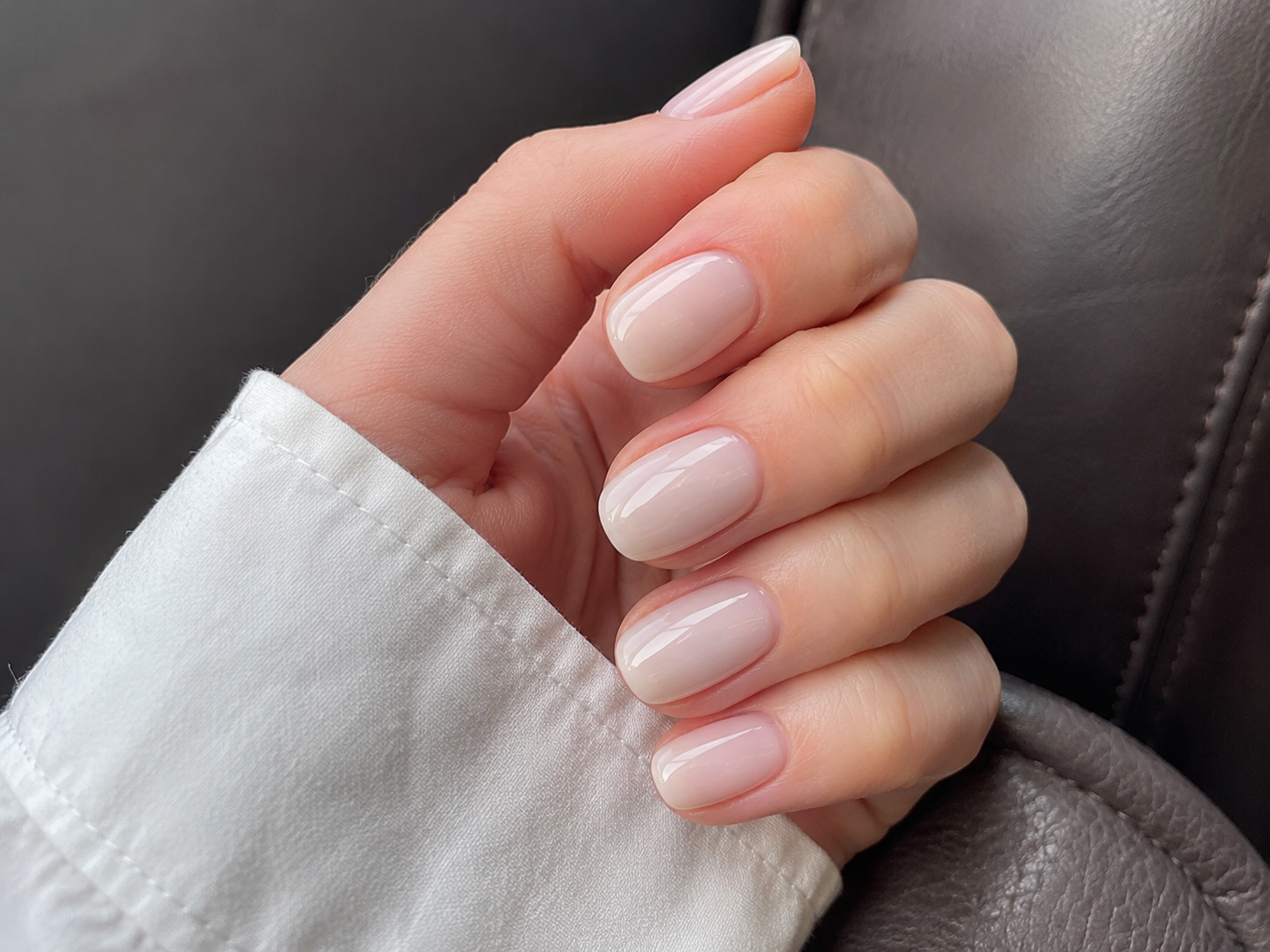 Milky Nails: Warum der elegante Nageltrend einfach zu jedem Anlass passt
