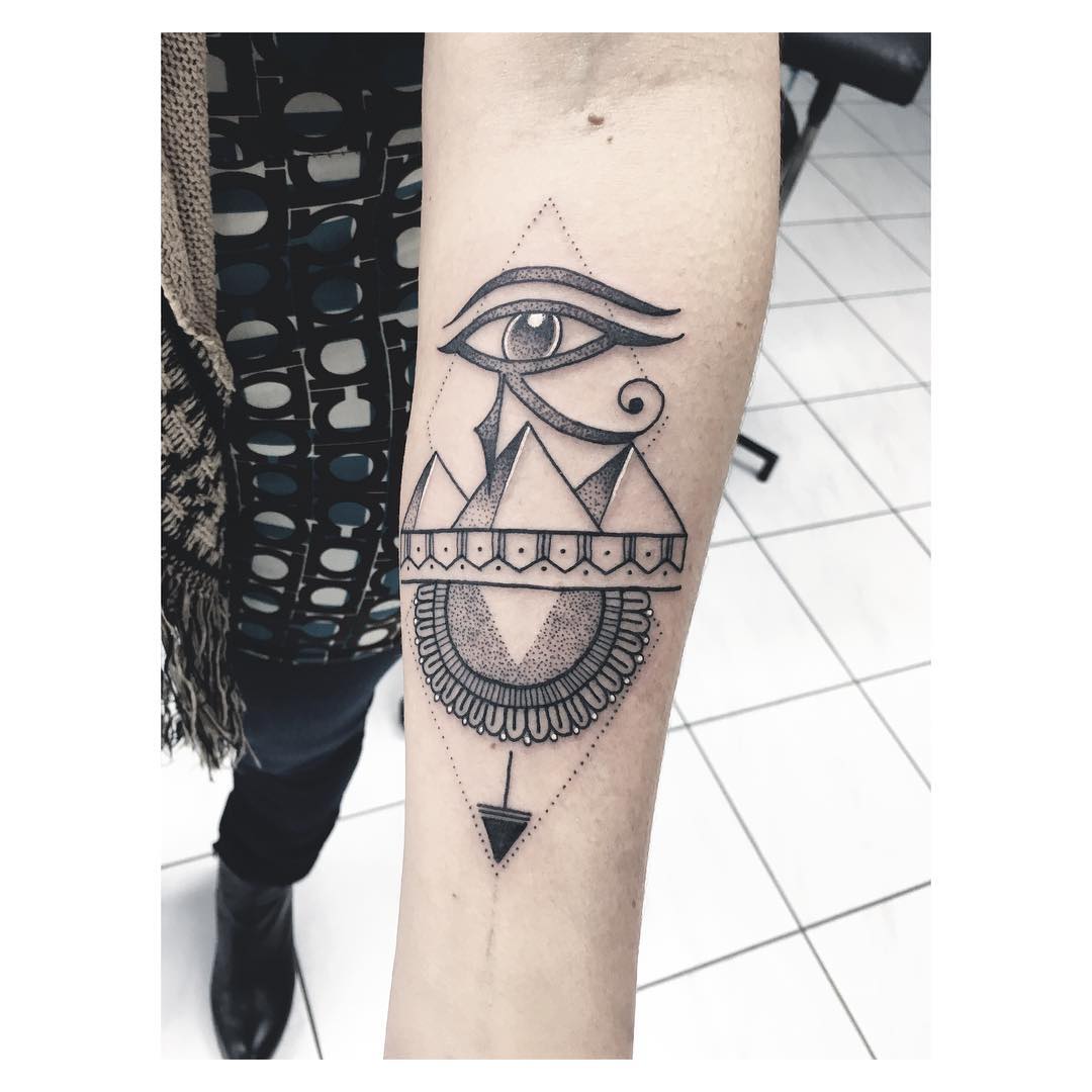 auge des horus tattoo schwarz weiß auge des horus tattoo schwarz weiß