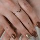 Tattoo Finger Frau: Diese 7 filigranen Ideen wirken besonders elegant